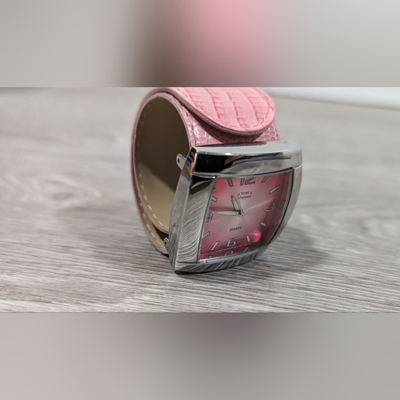 Child Wrist Wrapper Watch - Picture 4 of 5